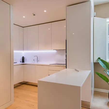 Liberdade Elegance W/rooftop Pool By Lovelystay