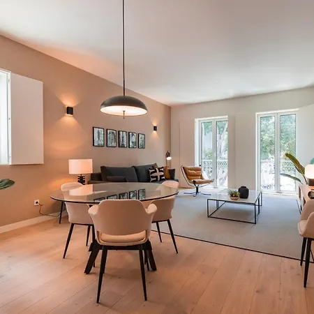 Апартаменты Liberdade Elegance W/rooftop Pool By Lovelystay Лиссабон