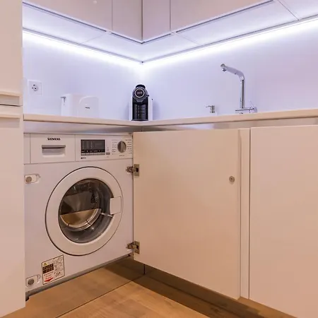 Апартаменты Liberdade Elegance W/rooftop Pool By Lovelystay *