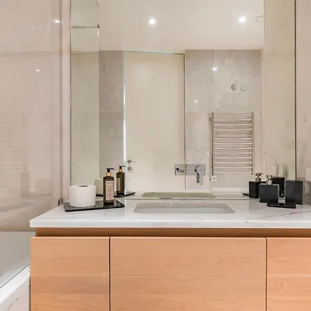 Liberdade Elegance W/rooftop Pool By Lovelystay Apartamento