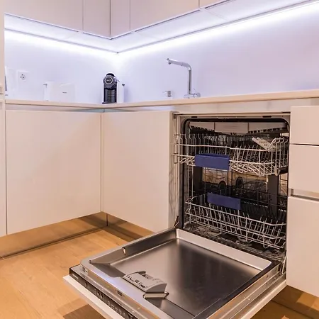 Apartment Liberdade Elegance W/rooftop Pool By Lovelystay *