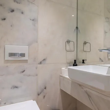 Liberdade Elegance W/rooftop Pool By Lovelystay *